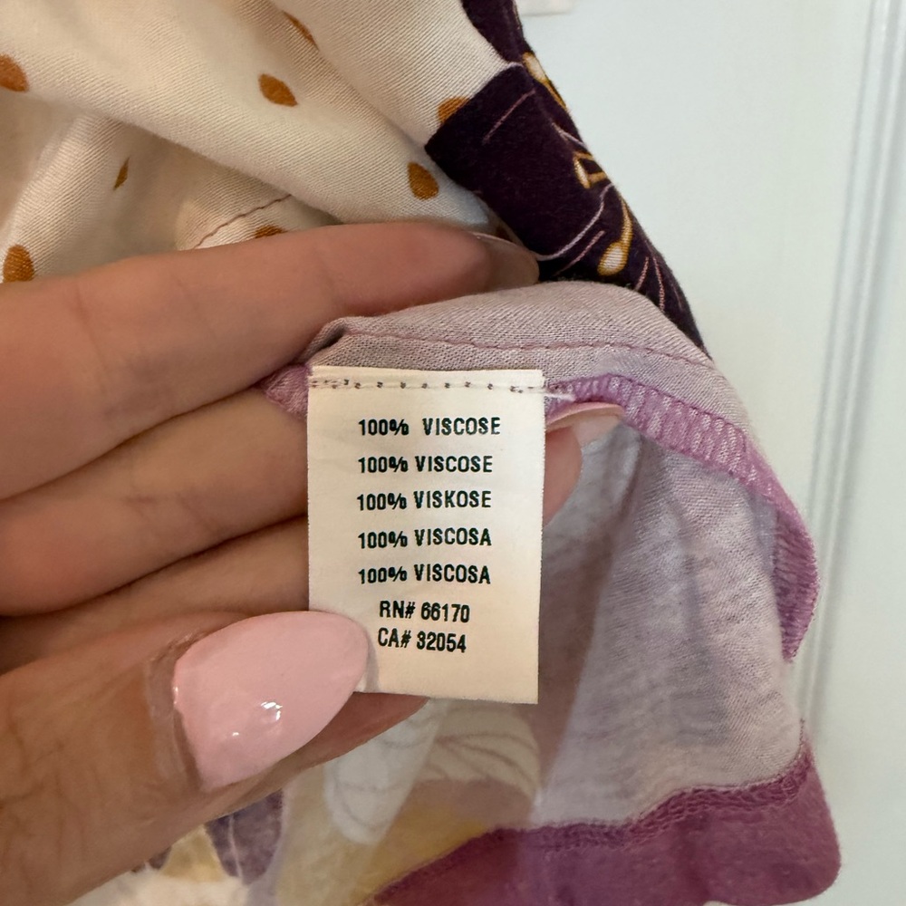 Blank by London Floral V-Neck Peplum Embroidered Tunic in Dusty Purple and Cream - Picture 5 of 8